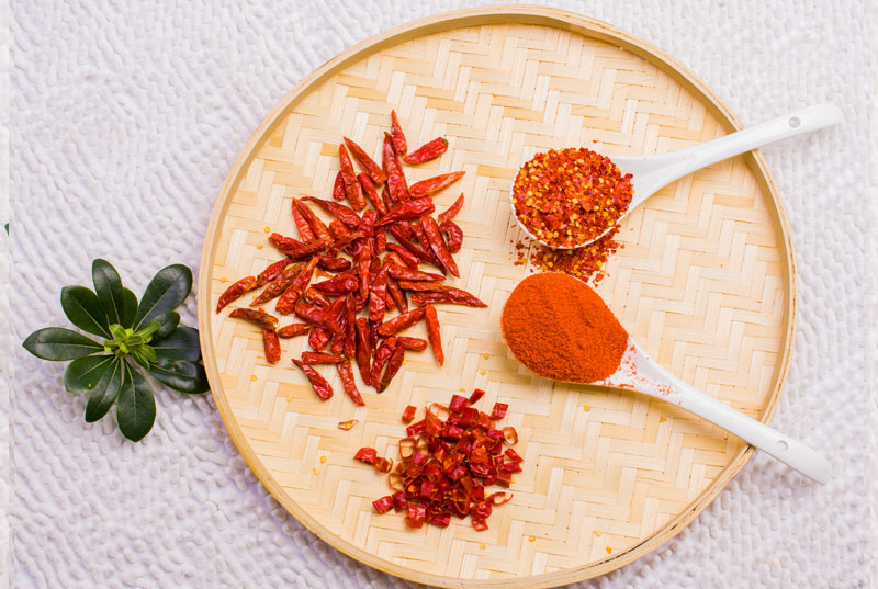 干辣椒对于菜品来说 不仅用于调味 色彩搭配也是一把好手